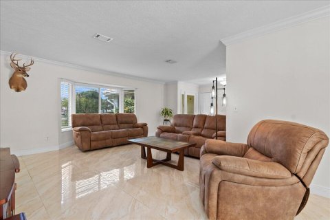 Villa ou maison à vendre à Port St. Lucie, Floride: 3 chambres, 176.51 m2 № 2407910 - photo 4