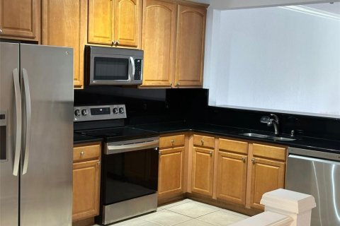 Townhouse in Orlando, Florida 3 bedrooms, 156.26 sq.m. № 2394369 - photo 3