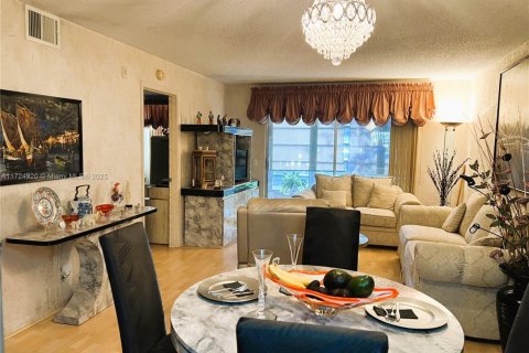Condominio en venta en Pembroke Pines, Florida, 2 dormitorios, 111.11 m2 № 1935862 - foto 6
