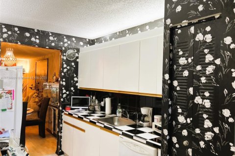 Condo in Pembroke Pines, Florida, 2 bedrooms  № 1935862 - photo 27