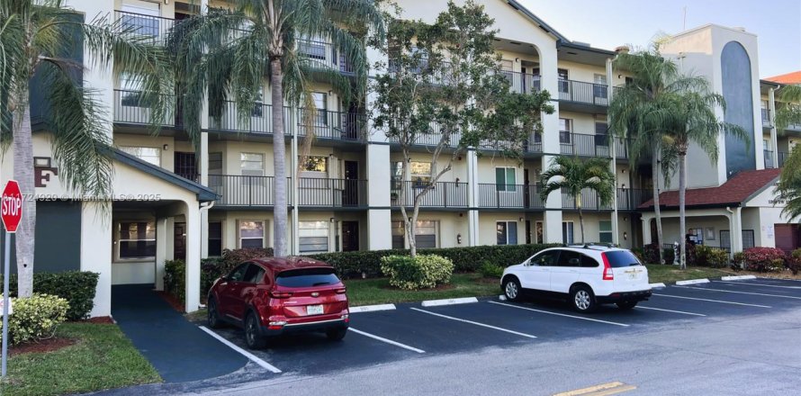 Condo in Pembroke Pines, Florida, 2 bedrooms № 1935862