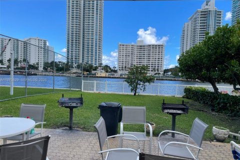 Condo in Hallandale Beach, Florida, 1 bedroom  № 2038557 - photo 14
