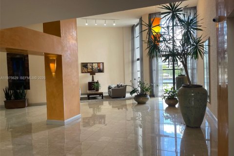 Condo in Hallandale Beach, Florida, 1 bedroom  № 2038557 - photo 7