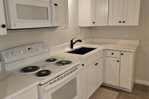 Townhouse in Tampa, Florida 2 bedrooms, 91.14 sq.m. № 1718120 - photo 12