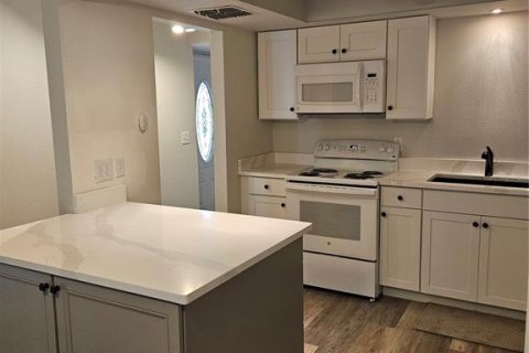 Townhouse in Tampa, Florida 2 bedrooms, 91.14 sq.m. № 1718120 - photo 18