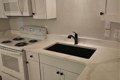 Townhouse in Tampa, Florida 2 bedrooms, 91.14 sq.m. № 1718120 - photo 14