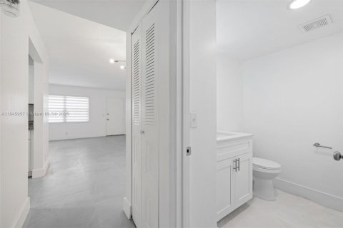 Condo in Pembroke Pines, Florida, 1 bedroom  № 1842821 - photo 19