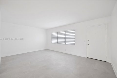 Condo in Pembroke Pines, Florida, 1 bedroom  № 1842821 - photo 6