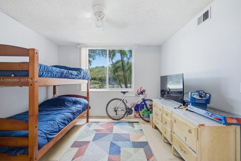Condo in Pompano Beach, Florida, 2 bedrooms № 2249806 - photo 9