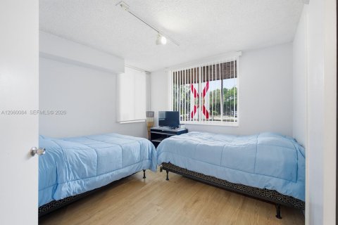 Condo in Pompano Beach, Florida, 2 bedrooms № 2249806 - photo 16
