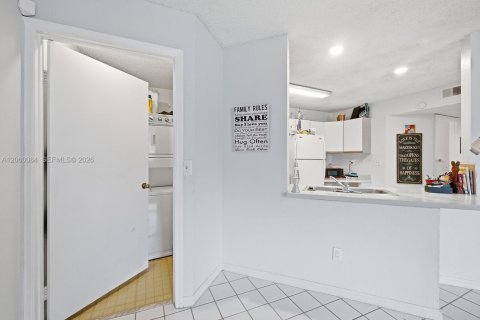 Condo in Pompano Beach, Florida, 2 bedrooms № 2249806 - photo 6