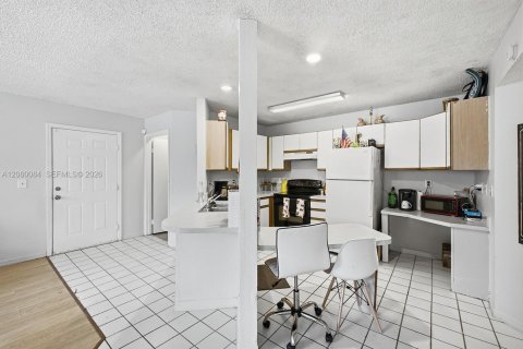 Condo in Pompano Beach, Florida, 2 bedrooms № 2249806 - photo 8