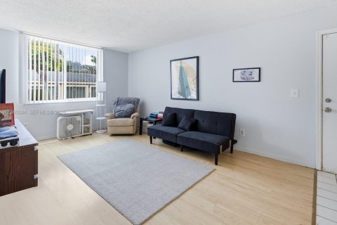 Condo in Pompano Beach, Florida, 2 bedrooms № 2249806 - photo 18