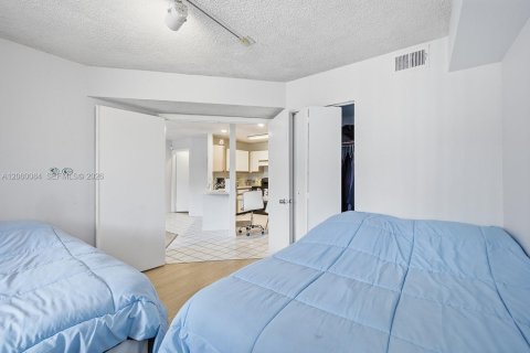 Condo in Pompano Beach, Florida, 2 bedrooms № 2249806 - photo 14