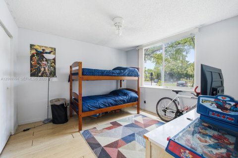 Condo in Pompano Beach, Florida, 2 bedrooms № 2249806 - photo 11