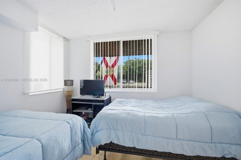 Condo in Pompano Beach, Florida, 2 bedrooms № 2249806 - photo 15