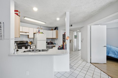 Condo in Pompano Beach, Florida, 2 bedrooms № 2249806 - photo 7