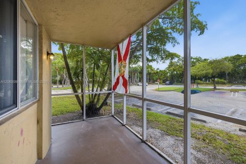 Condo in Pompano Beach, Florida, 2 bedrooms № 2249806 - photo 17
