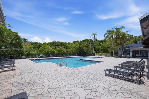 Condo in Pompano Beach, Florida, 2 bedrooms № 2249806 - photo 20