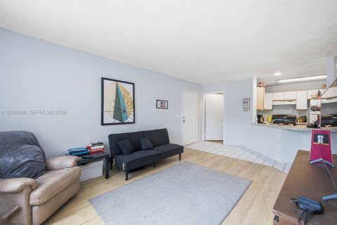 Condo in Pompano Beach, Florida, 2 bedrooms № 2249806 - photo 5