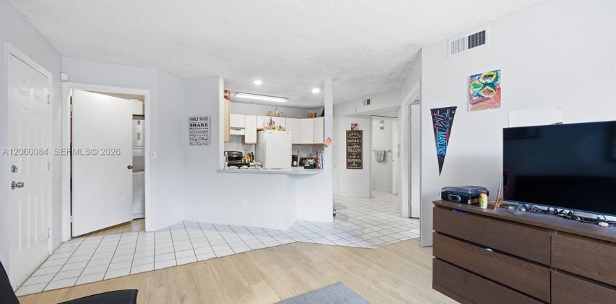 Condo in Pompano Beach, Florida, 2 bedrooms № 2249806