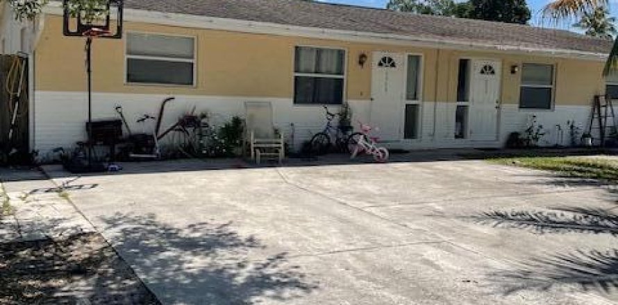 Commercial property in Stuart, Florida 145.48 sq.m. № 1155853