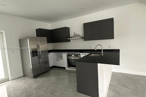 Casa en alquiler en Fort Lauderdale, Florida, 3 dormitorios № 2054854 - foto 7