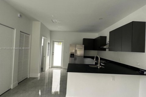 Casa en alquiler en Fort Lauderdale, Florida, 3 dormitorios № 2054854 - foto 10