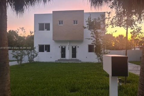 Casa en alquiler en Fort Lauderdale, Florida, 3 dormitorios № 2054854 - foto 12