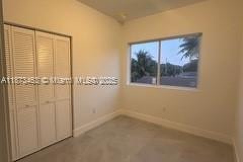 Casa en alquiler en Fort Lauderdale, Florida, 3 dormitorios № 2054854 - foto 2