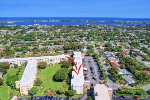 Copropriété à vendre à Boynton Beach, Floride: 2 chambres, 91.23 m2 № 2077798 - photo 3