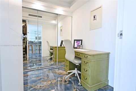 Condominio en venta en Miami Beach, Florida, 1 dormitorio, 61.22 m2 № 1888319 - foto 10
