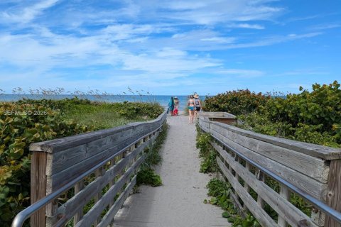 House in Hobe Sound, Florida 4 bedrooms, 214.98 sq.m. № 2041392 - photo 28