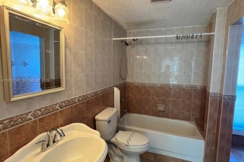 House in Hobe Sound, Florida 4 bedrooms, 214.98 sq.m. № 2041392 - photo 15