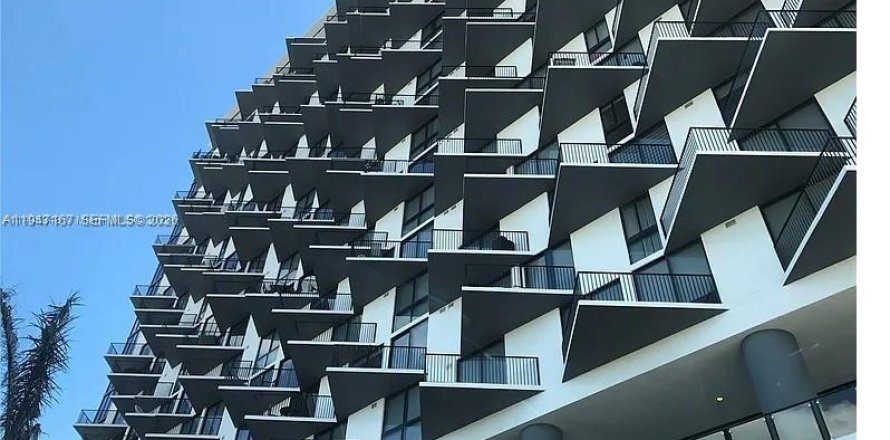 Кондоминиум с 1 спальней в Дорал, Флорида № 2003148