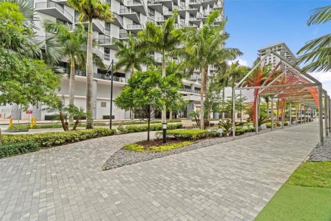 Copropriété à vendre à Doral, Floride: 1 chambre, 63.92 m2 № 2003148 - photo 2