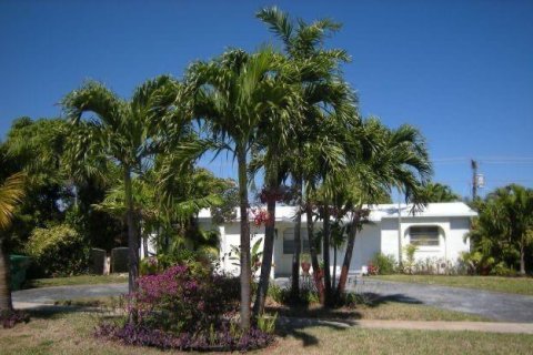 House in Lauderhill, Florida 3 bedrooms, 162.95 sq.m. № 2182721