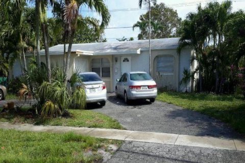 House in Lauderhill, Florida 3 bedrooms, 162.95 sq.m. № 2182721 - photo 2