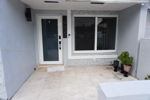 Townhouse in Miami Gardens, Florida 3 bedrooms, 125.05 sq.m. № 1749790 - photo 4