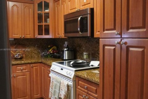 Townhouse in Miami Gardens, Florida 3 bedrooms, 125.05 sq.m. № 1749790 - photo 12