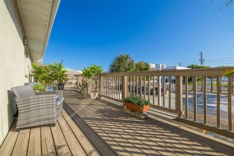 Immobilier commercial à vendre à Madeira Beach, Floride: 6 chambres, 314.01 m2 № 2322643 - photo 17