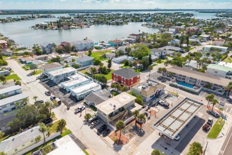 Immobilier commercial à vendre à Madeira Beach, Floride: 6 chambres, 314.01 m2 № 2322643 - photo 9