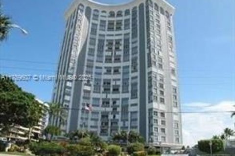 Снять в аренду кондоминиум в Помпано-Бич, Флорида 2 спальни, 152.73м2, № 1646294 - фото 24