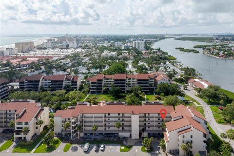 Condo in Sarasota, Florida, 2 bedrooms № 2223617