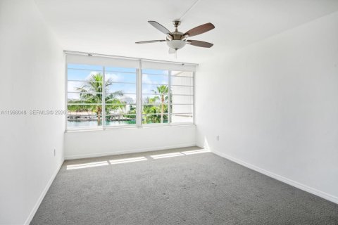 Copropriété à louer à Bay Harbor Islands, Floride: 2 chambres, 104.24 m2 № 2048226 - photo 12