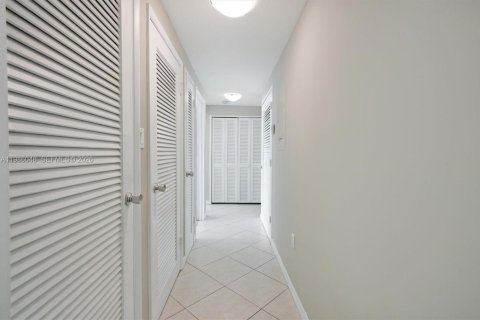 Copropriété à louer à Bay Harbor Islands, Floride: 2 chambres, 104.24 m2 № 2048226 - photo 8