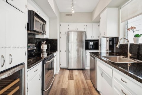 Copropriété à louer à Bay Harbor Islands, Floride: 2 chambres, 104.24 m2 № 2048226 - photo 20