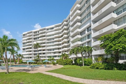 Copropriété à louer à Bay Harbor Islands, Floride: 2 chambres, 104.24 m2 № 2048226 - photo 17