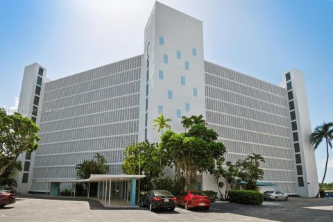 Copropriété à louer à Bay Harbor Islands, Floride: 2 chambres, 104.24 m2 № 2048226 - photo 23