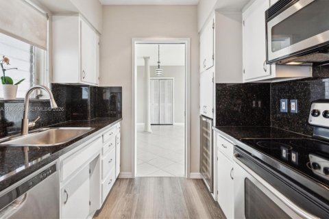 Copropriété à louer à Bay Harbor Islands, Floride: 2 chambres, 104.24 m2 № 2048226 - photo 7